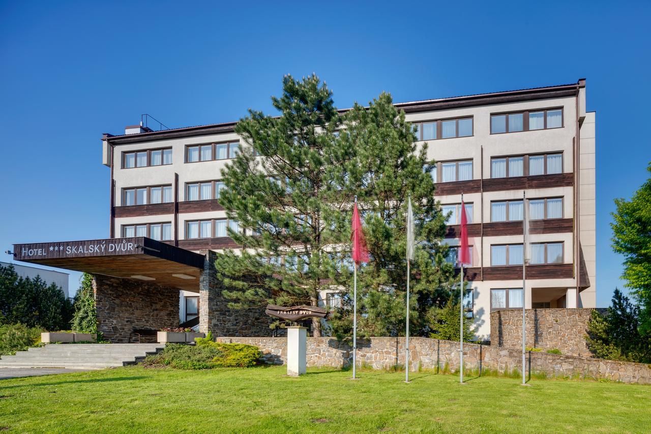 Hotel Skalsky Dvur Bystrice nad Pernstejnem Exterior photo