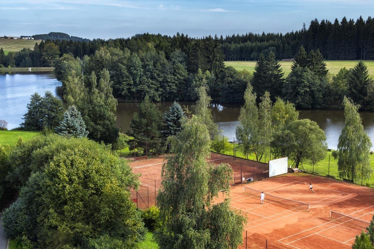 Hotel Skalsky Dvur Bystrice nad Pernstejnem Exterior photo